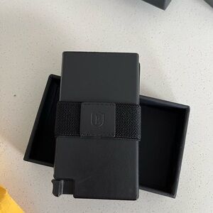 Eskster Cardholder Napa Leather